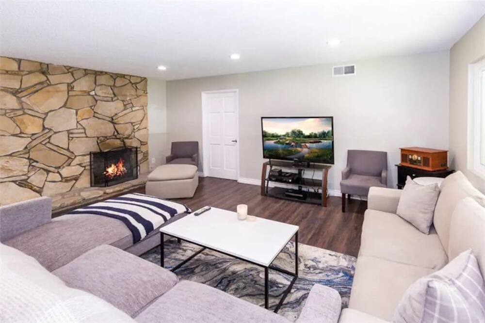Photo of Livingroom in Simi Valley