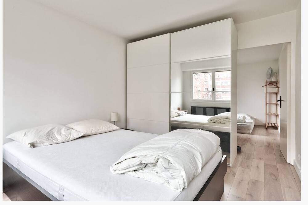 Photo of Bedroom in Prince–Marmottan