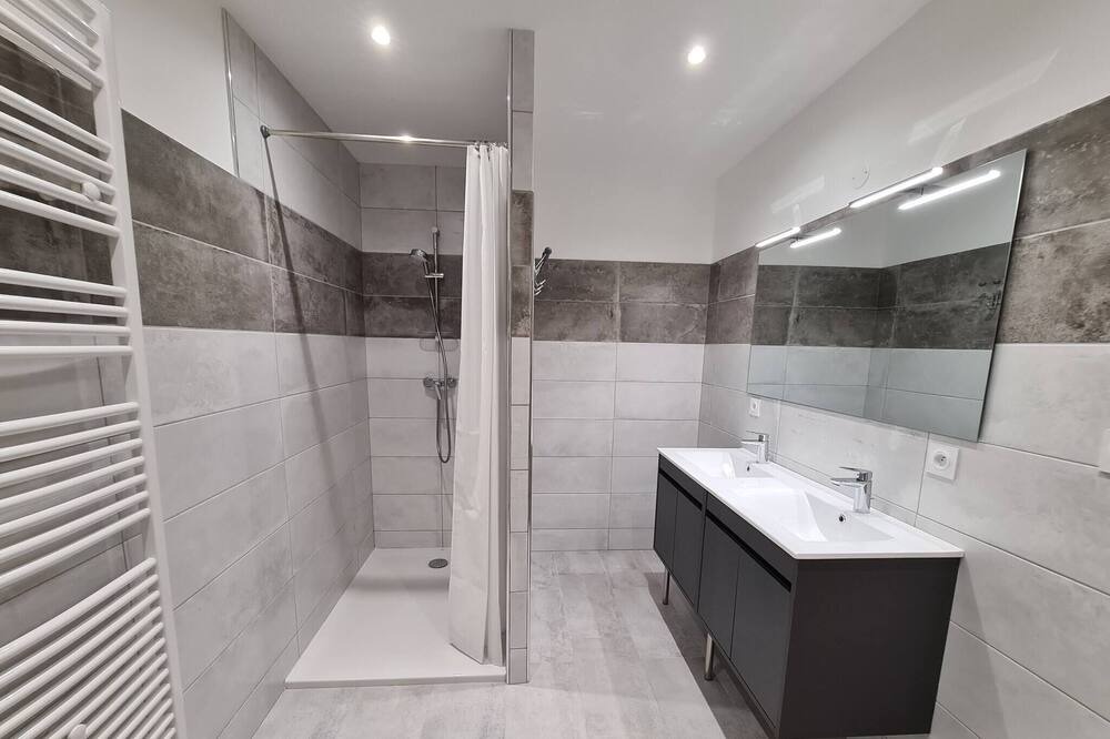 Photo of Bathroom in Othis