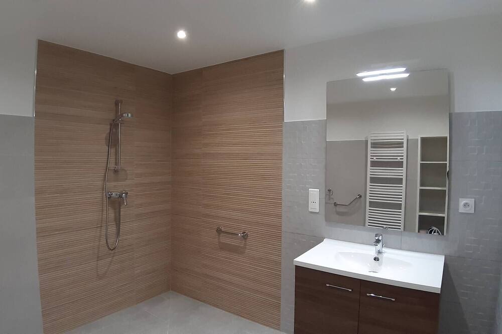 Photo of Bathroom in Othis