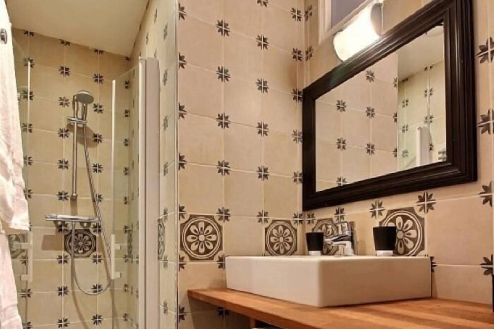 Photo of Bathroom in Notre-Dame-des-Champs
