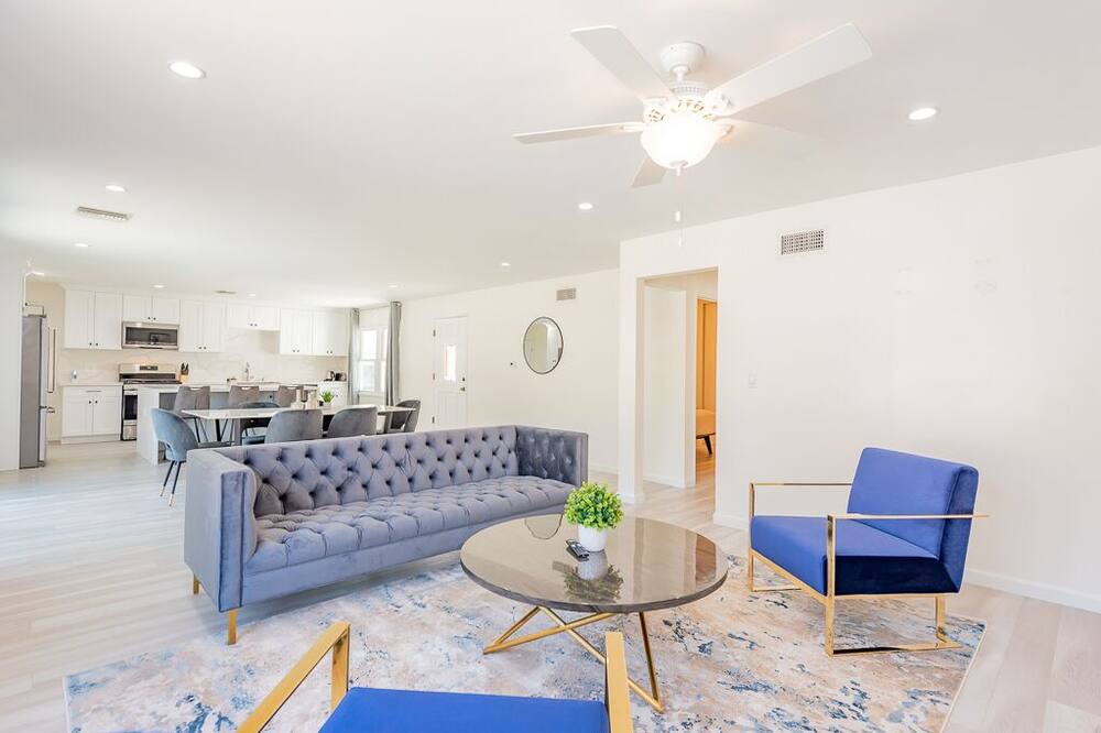 Photo of Livingroom in West Hills