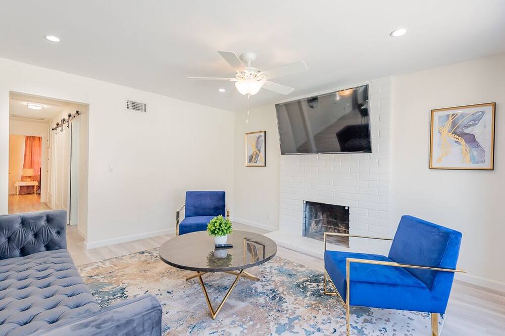 Photo of Livingroom in West Hills
