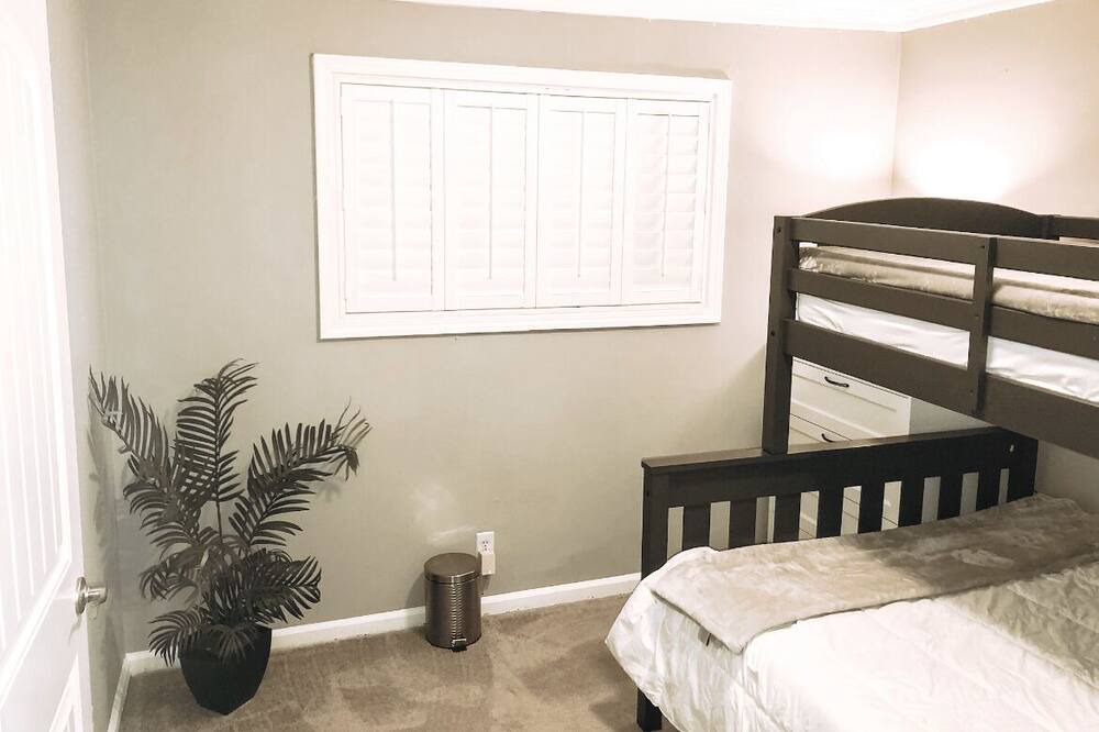 Photo of Bedroom in Pomona