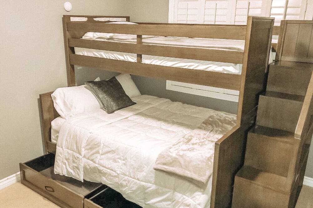 Photo of Bedroom in Pomona