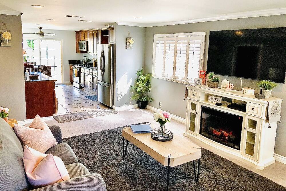 Photo of Livingroom in Pomona