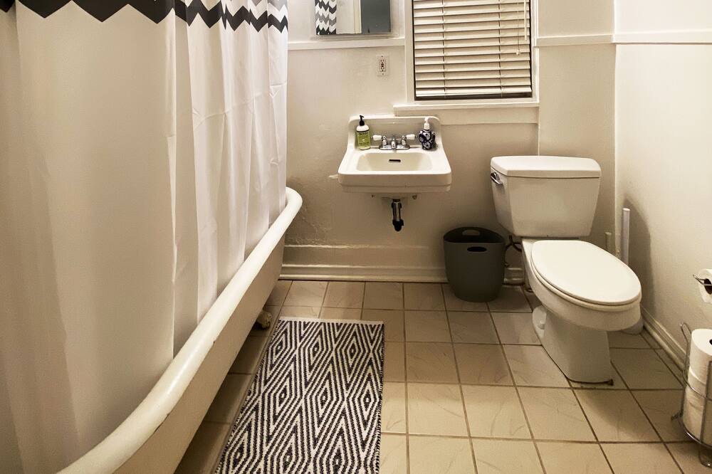 Photo of Bathroom in Oak Park