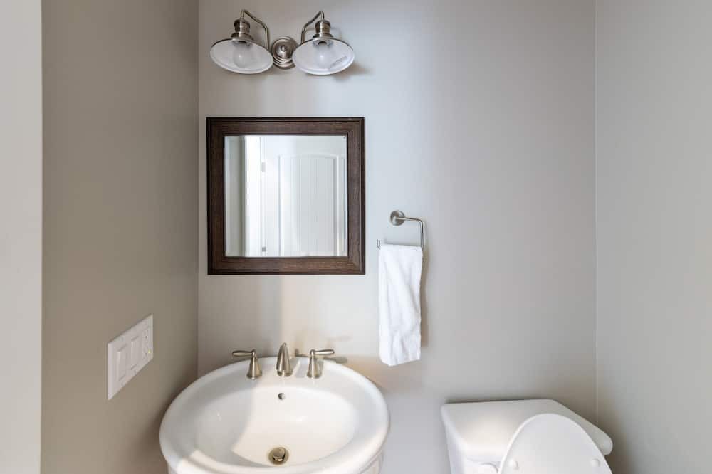 Photo of Bathroom in Fawnskin