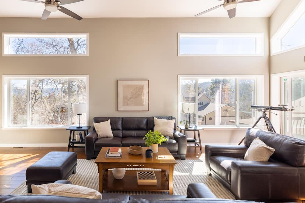 Photo of Livingroom in Fawnskin