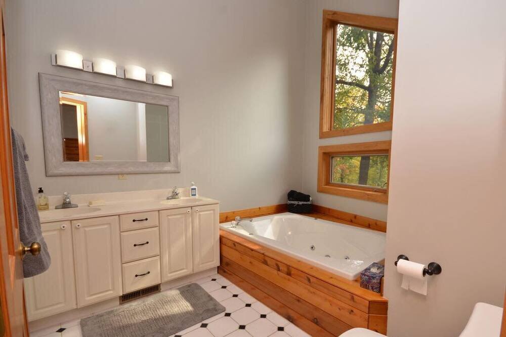 Photo of Bathroom in Park Rapids