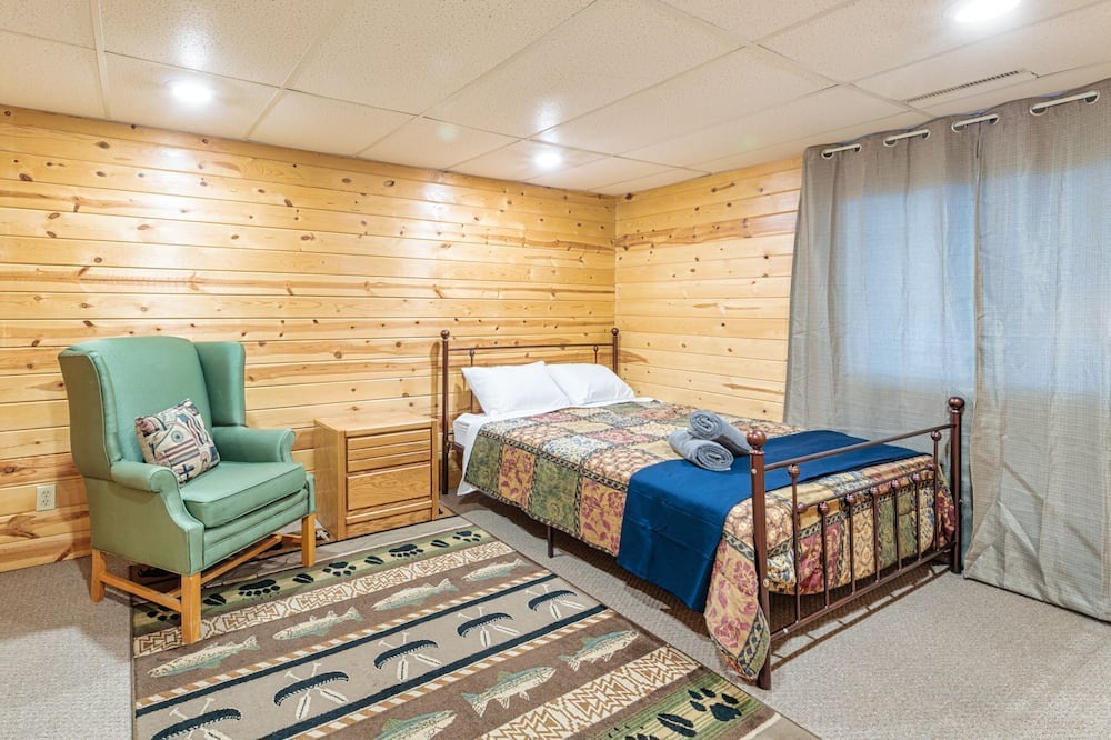Photo of Bedroom in Crosslake