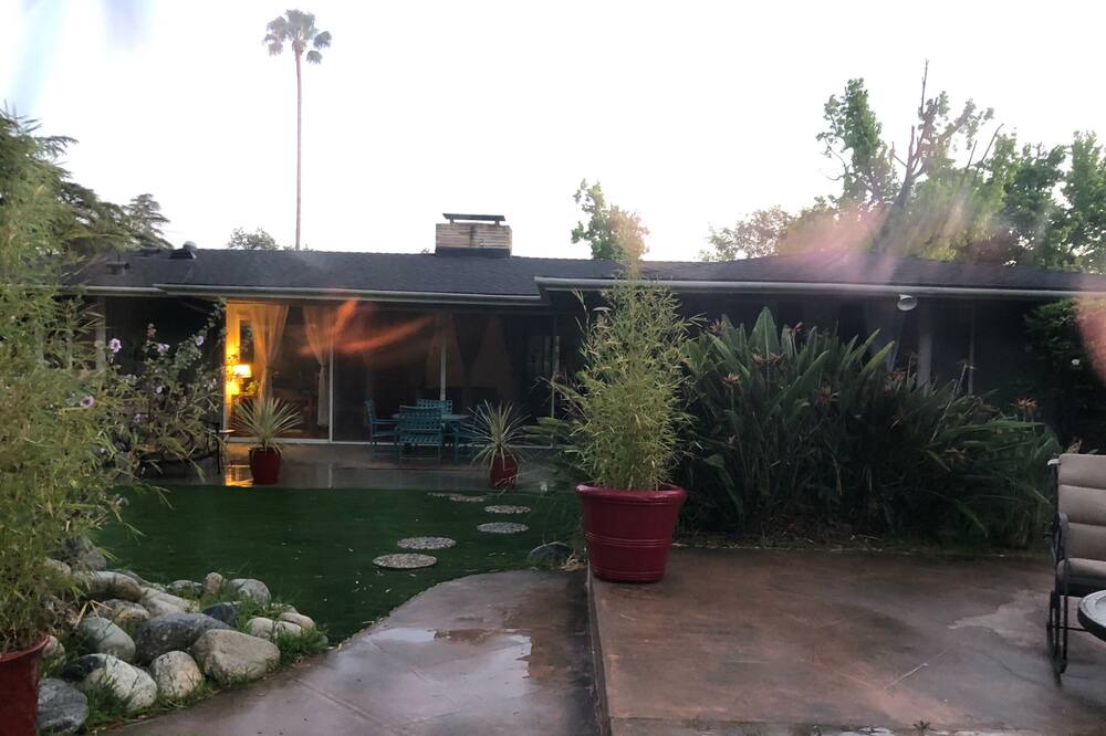 Photo of Outdoor in Altadena