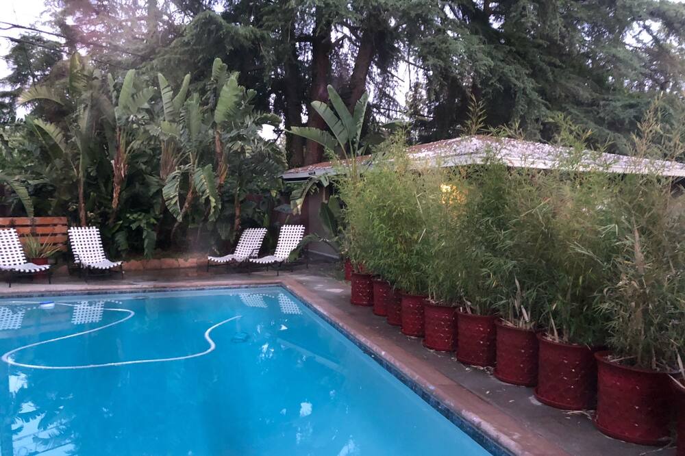 Photo of Outdoor in Altadena