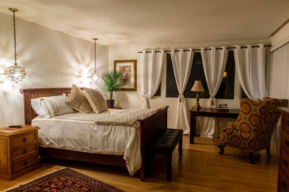 Photo of Bedroom in Altadena