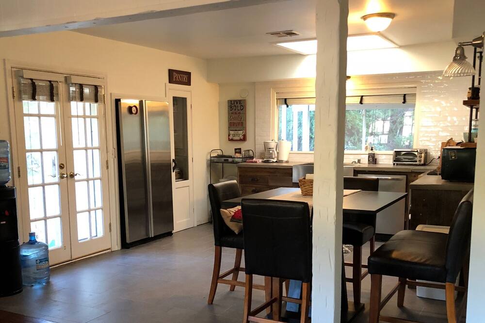 Photo of Livingroom in Calabasas