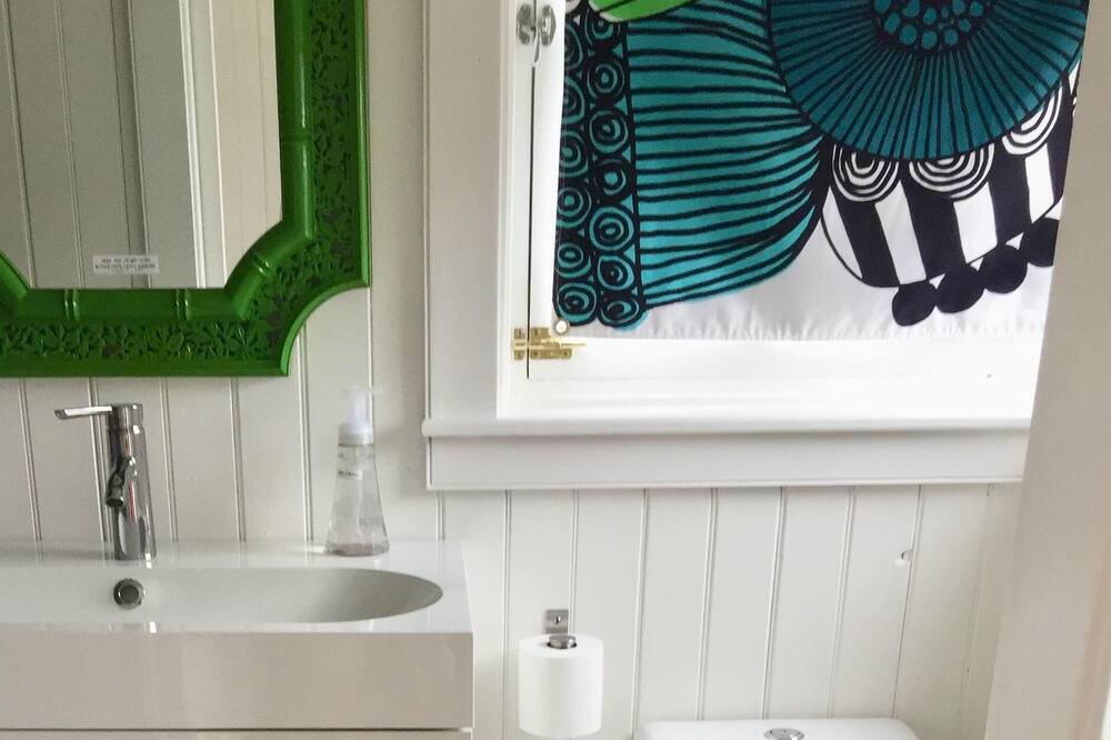 Photo of Bathroom in Nonquitt