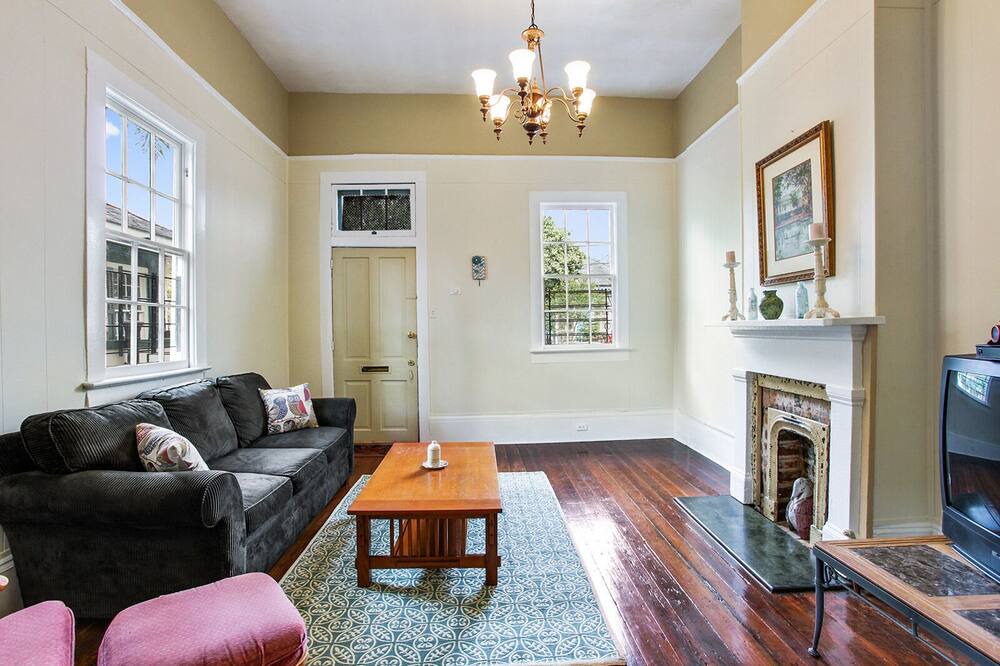 Photo of Livingroom in French Quarter