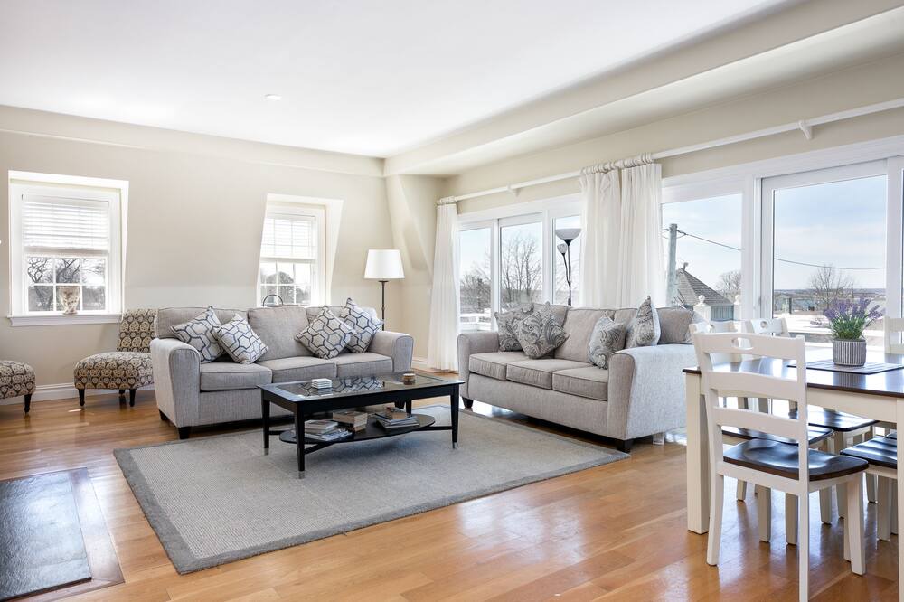 Photo of Livingroom in Historic Hill