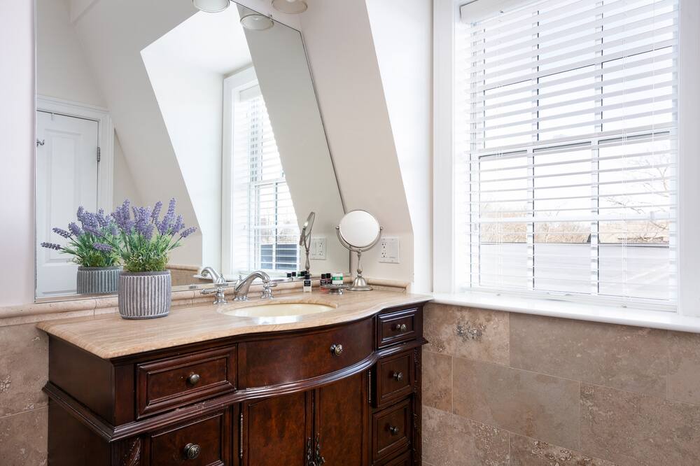 Photo of Bedroom in Historic Hill