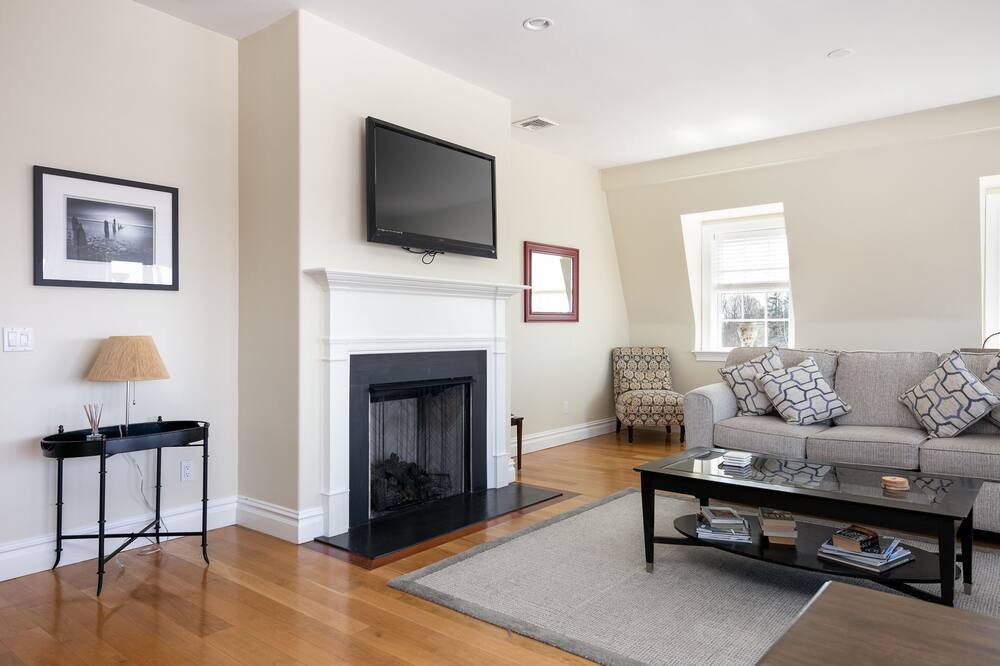 Photo of Livingroom in Historic Hill
