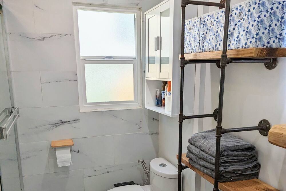 Photo of Bathroom in Harbor Gateway North