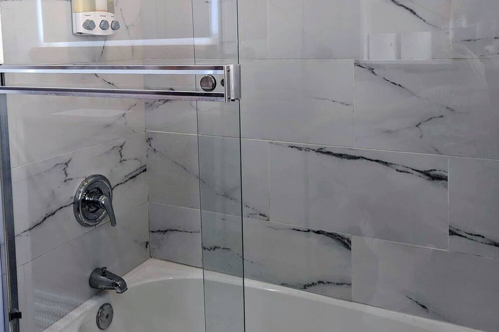 Photo of Bathroom in Harbor Gateway North