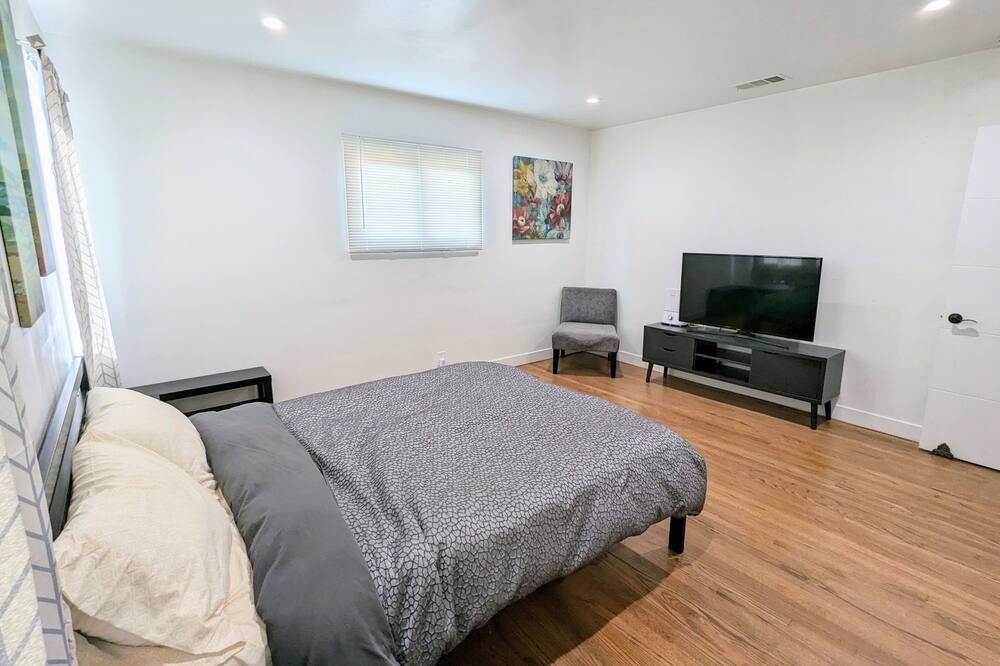 Photo of Bedroom in Harbor Gateway North