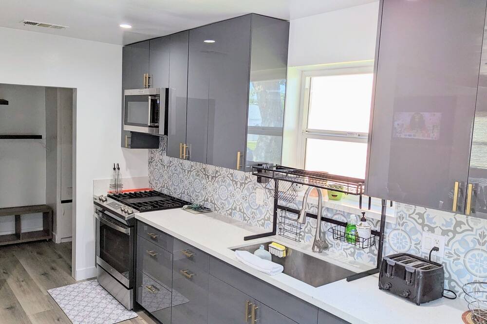 Photo of Kitchen in Harbor Gateway North