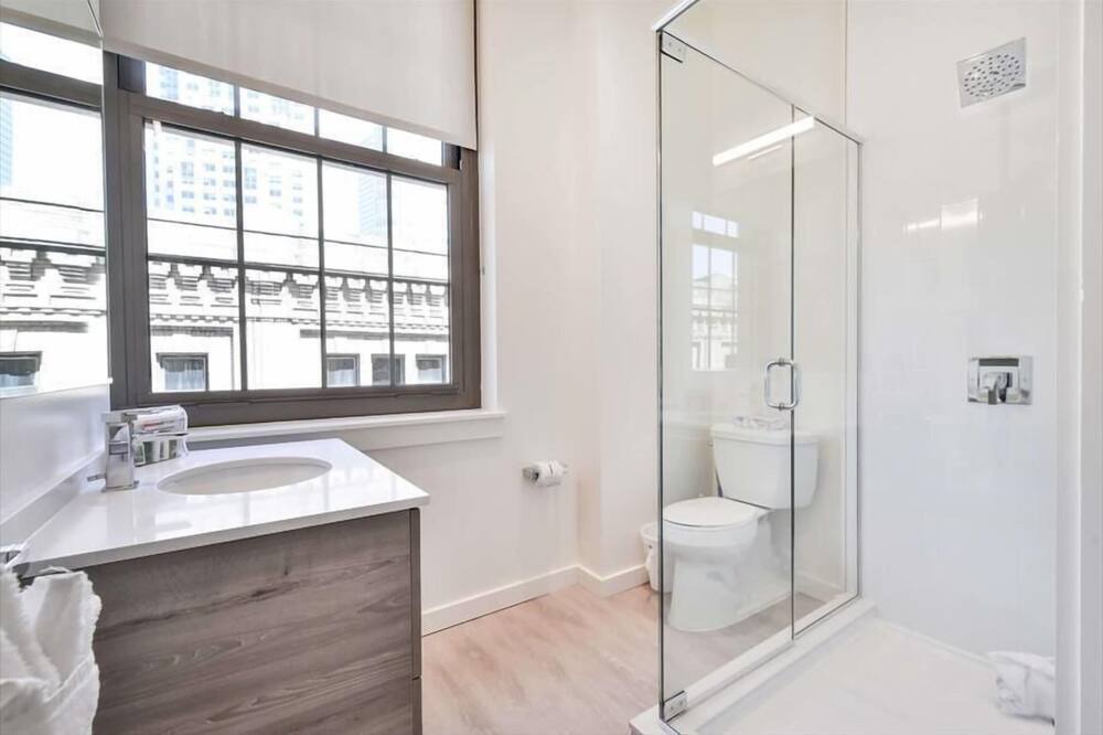 Photo of Bathroom in Chinatown