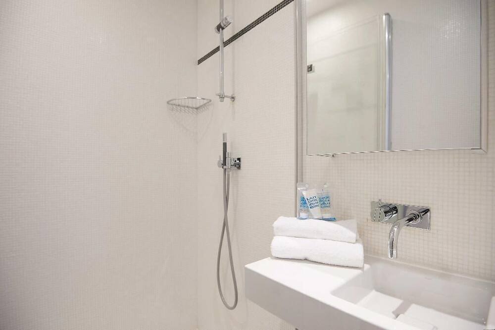 Photo of Bathroom in Quartier de Rochechouart