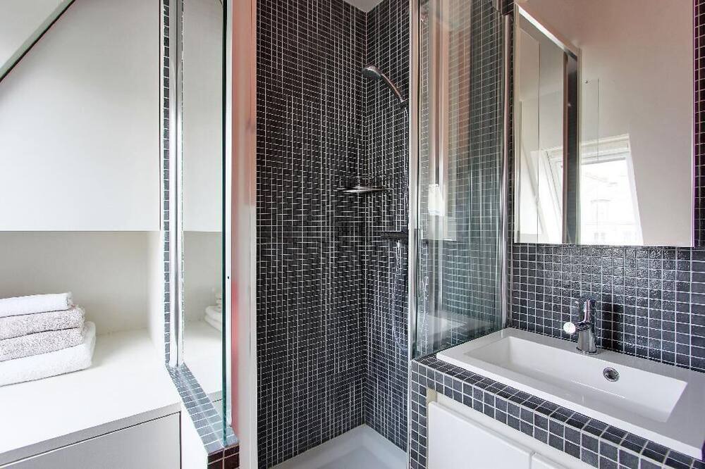 Photo of Bathroom in Quartier de Rochechouart