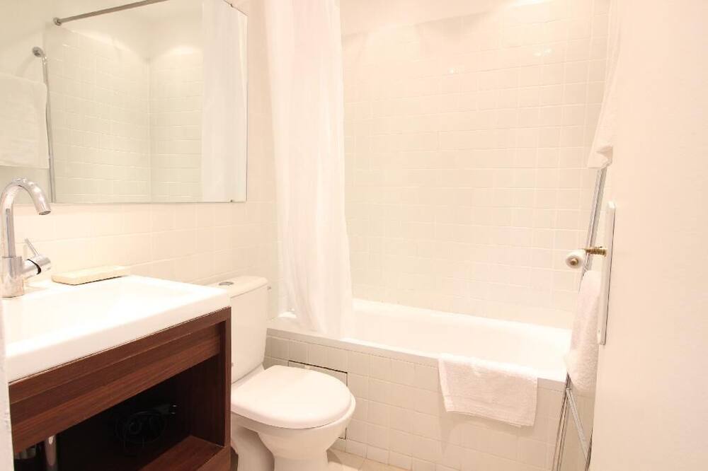 Photo of Bathroom in Quartier de Rochechouart