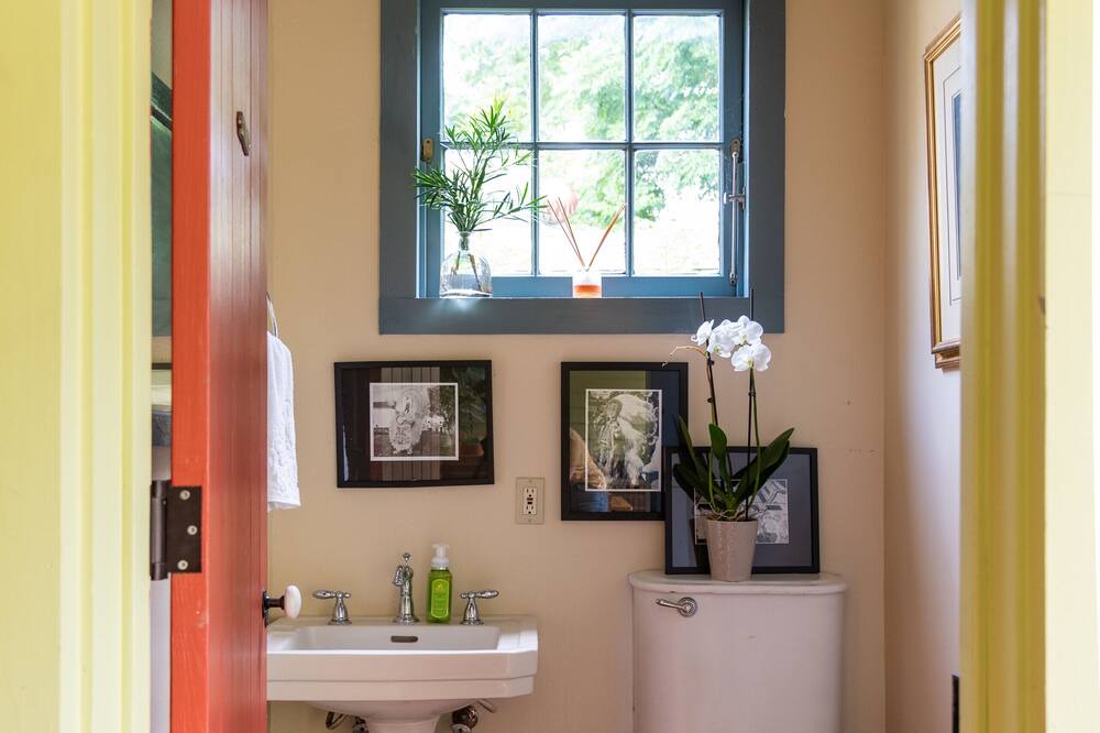 Photo of Bathroom in Treme
