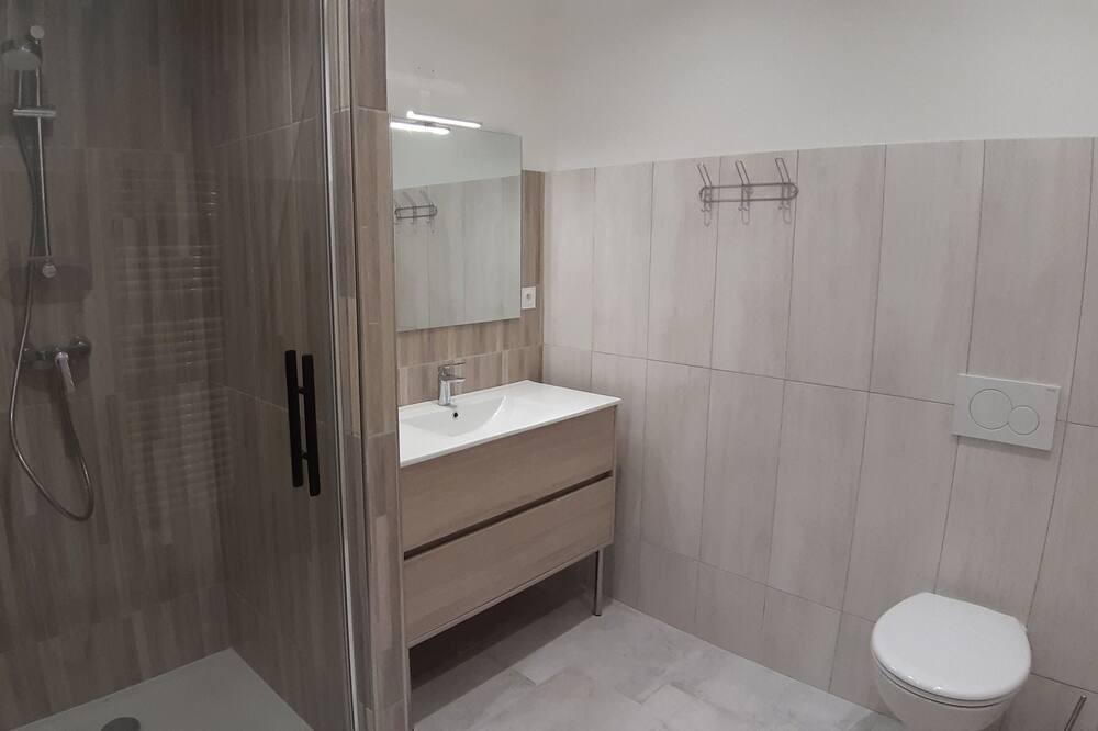 Photo of Bathroom in Othis