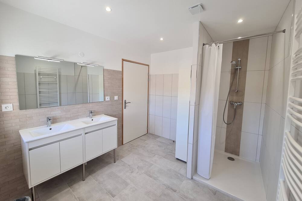 Photo of Bathroom in Othis