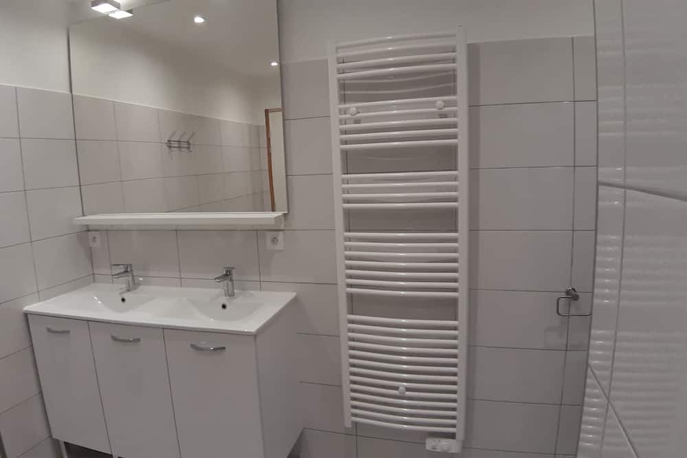 Photo of Bathroom in Othis