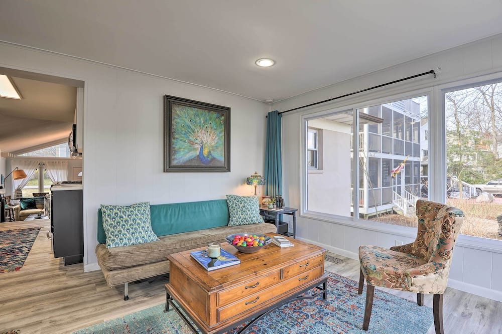 Photo of Livingroom in Oyster Harbor