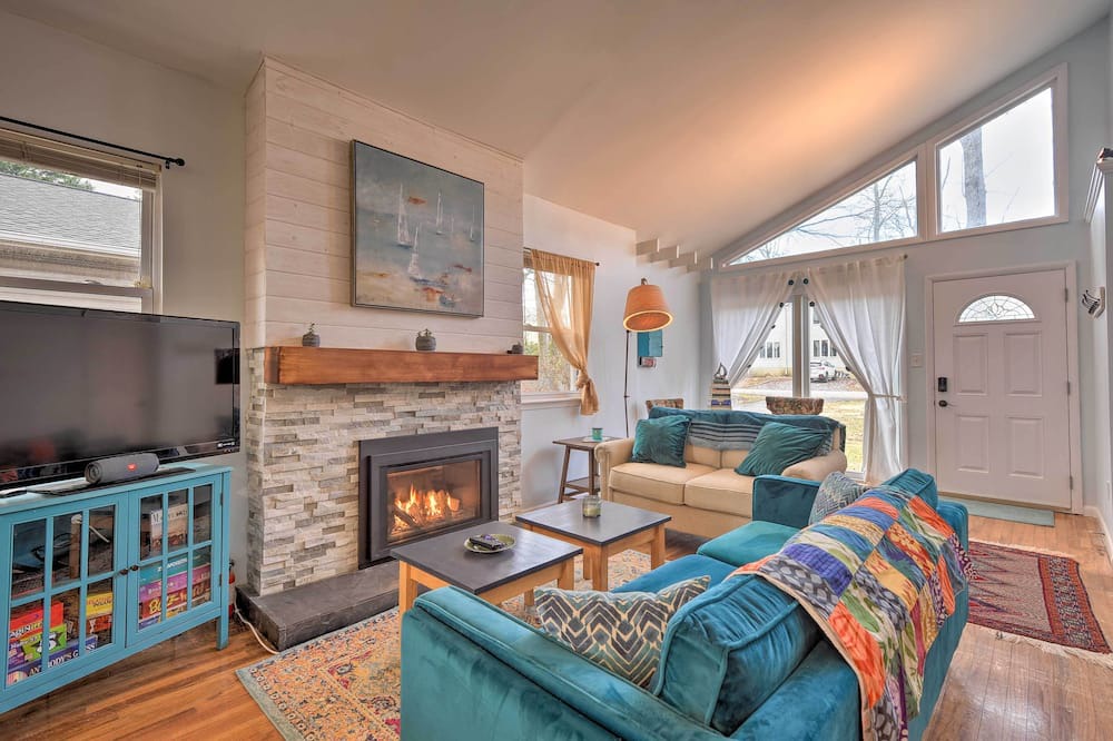 Photo of Livingroom in Oyster Harbor