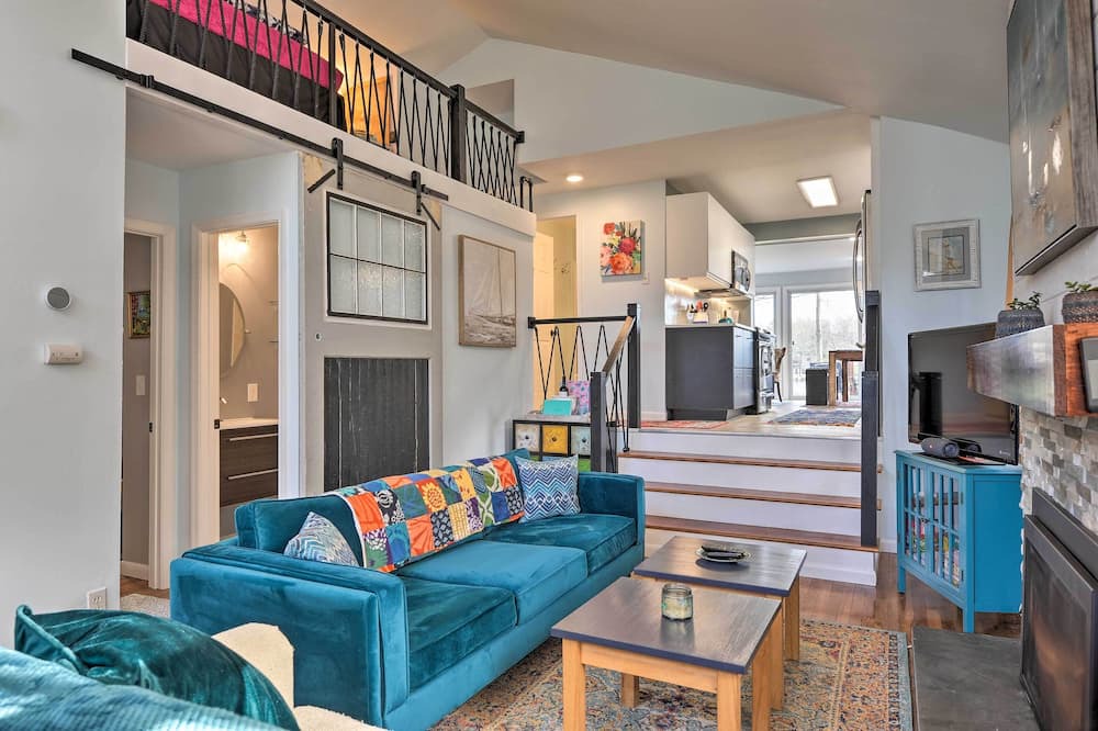 Photo of Livingroom in Oyster Harbor