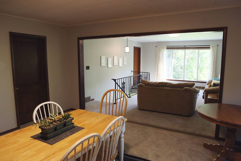 Photo of Livingroom in Alexandria