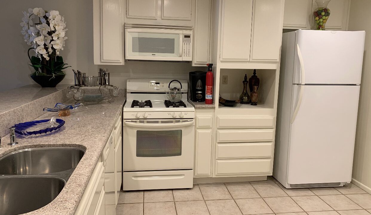 Photo of Kitchen in Warner Center