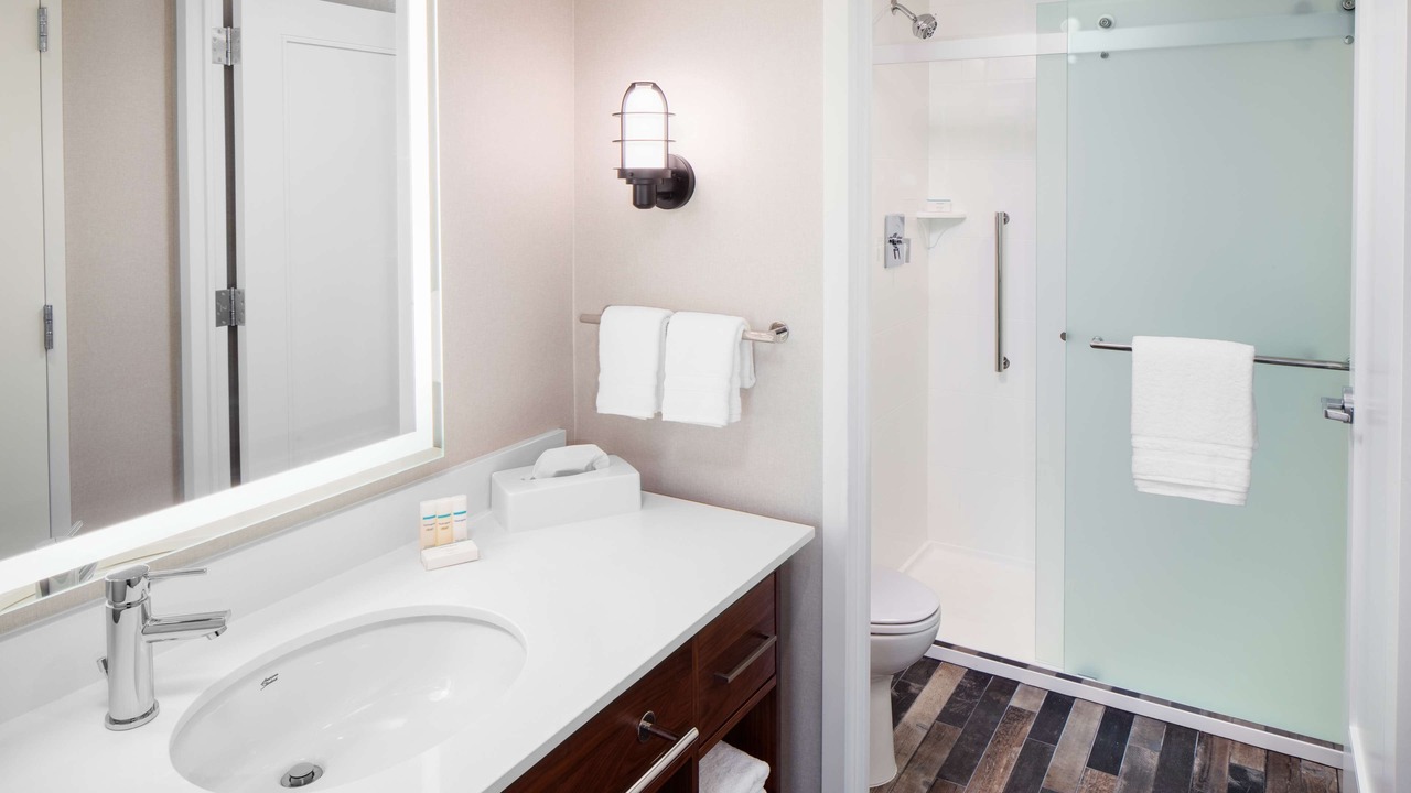 Photo of Bathroom in D Street - West Broadway