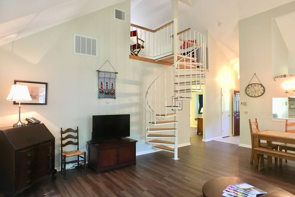 Photo of Livingroom in Brewster