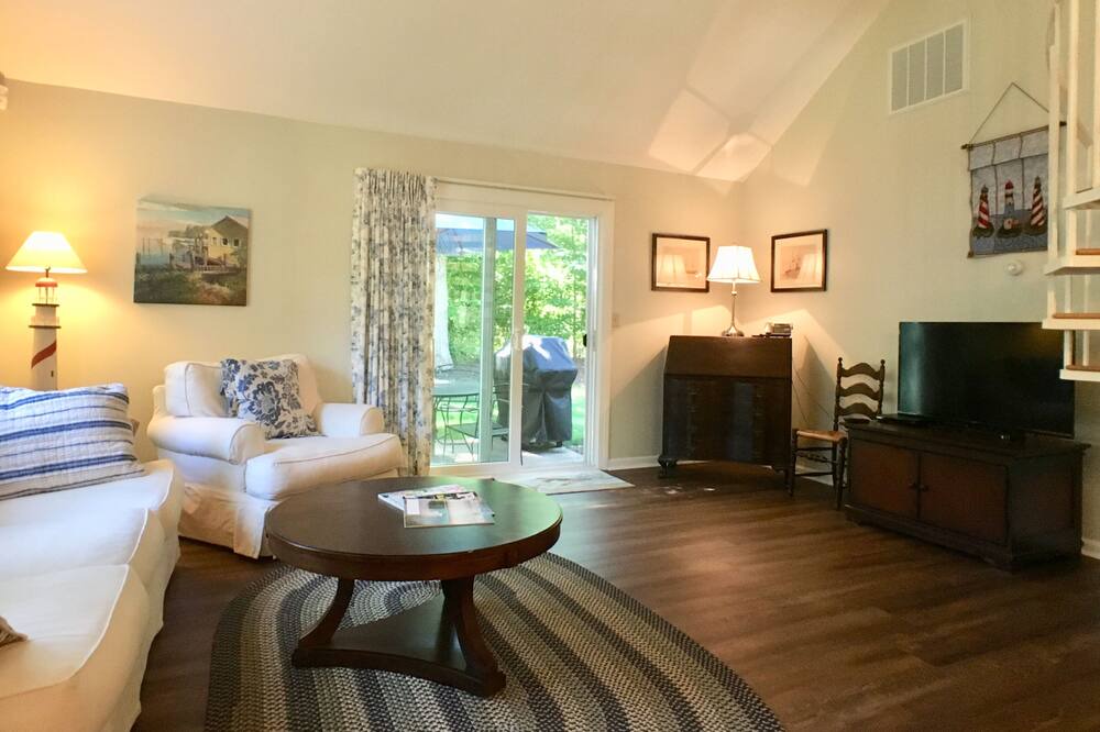 Photo of Livingroom in Brewster