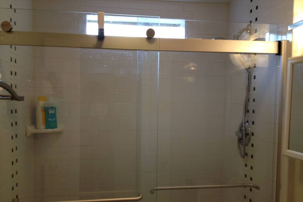 Photo of Bathroom in Freret