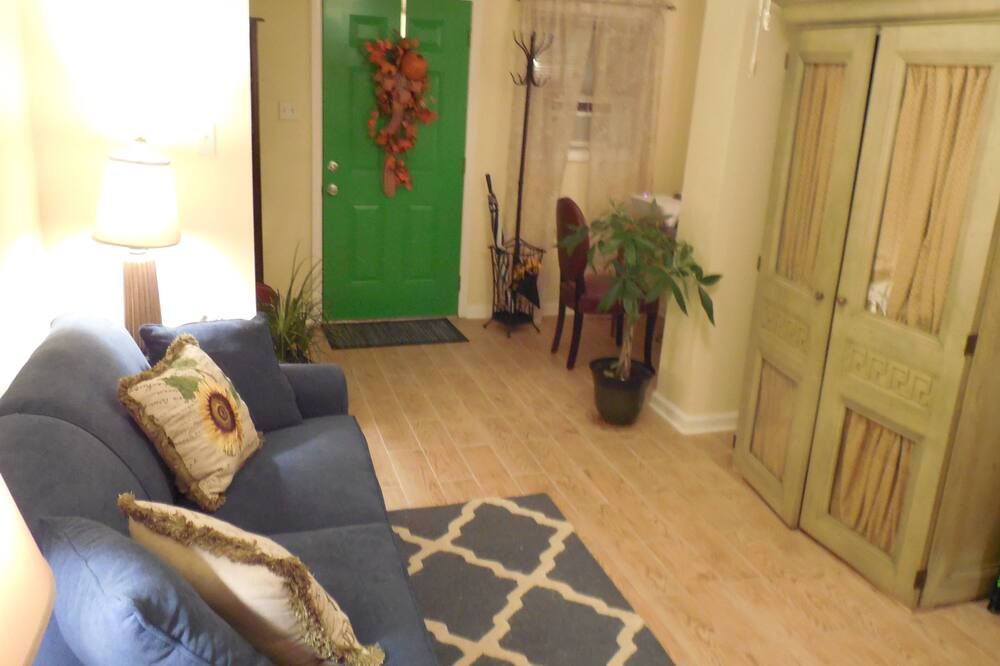 Photo of Bedroom in Freret