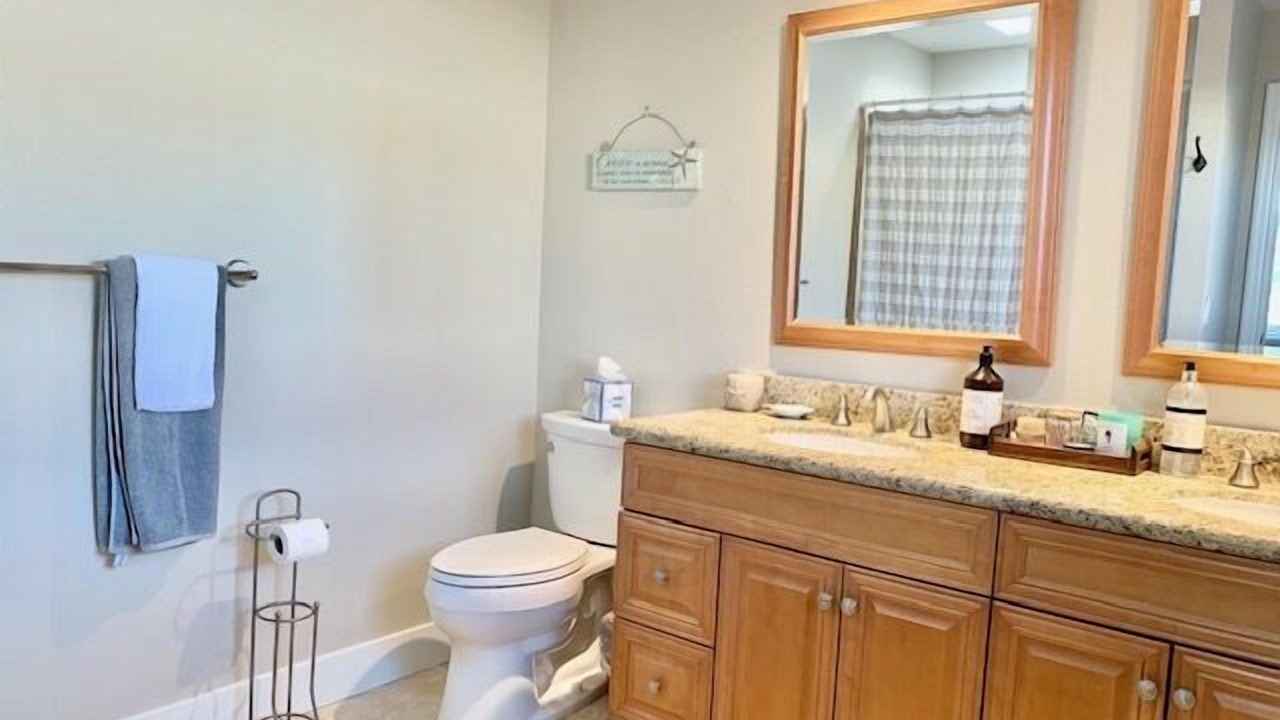Photo of Bathroom in Oxnard Shores