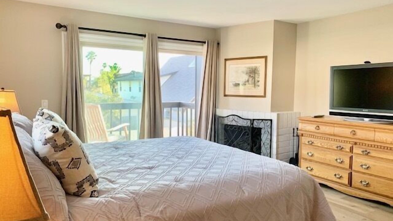 Photo of Bedroom in Oxnard Shores