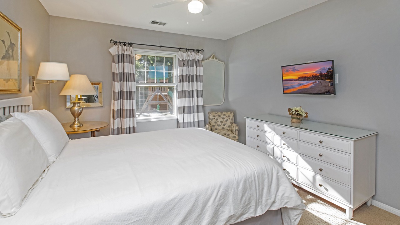 Photo of Bedroom in Toro Canyon