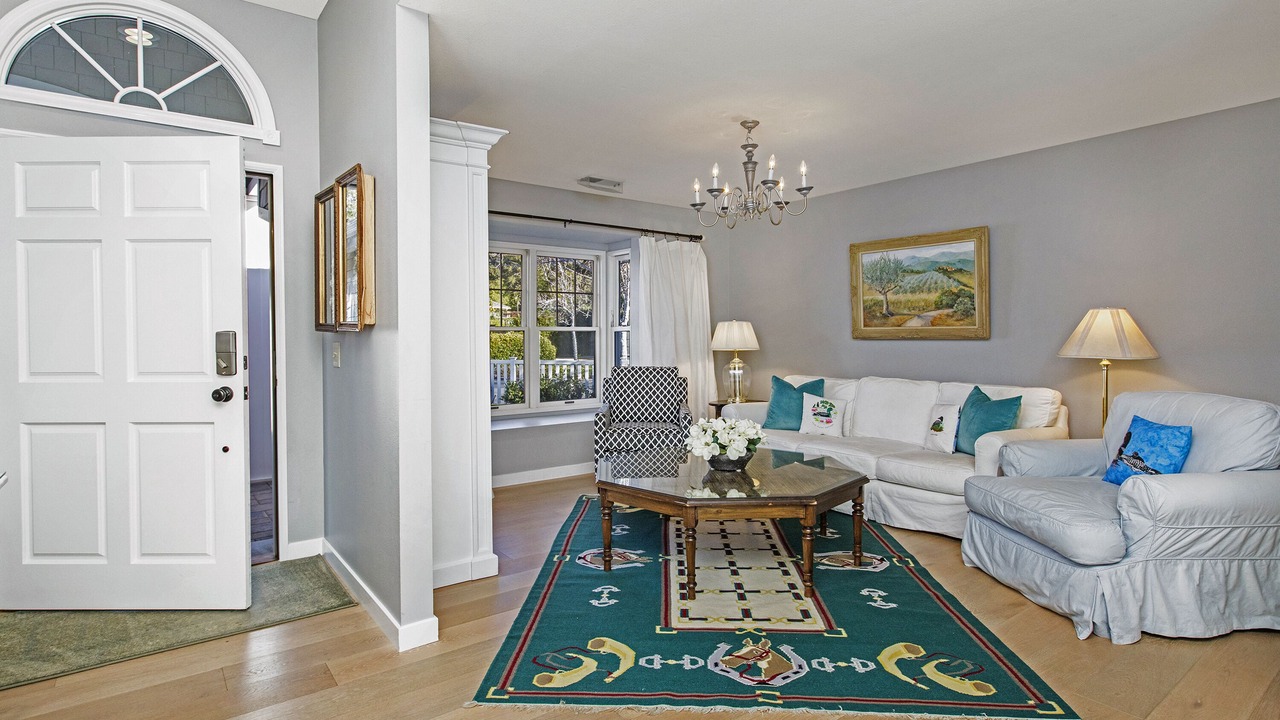 Photo of Livingroom in Toro Canyon